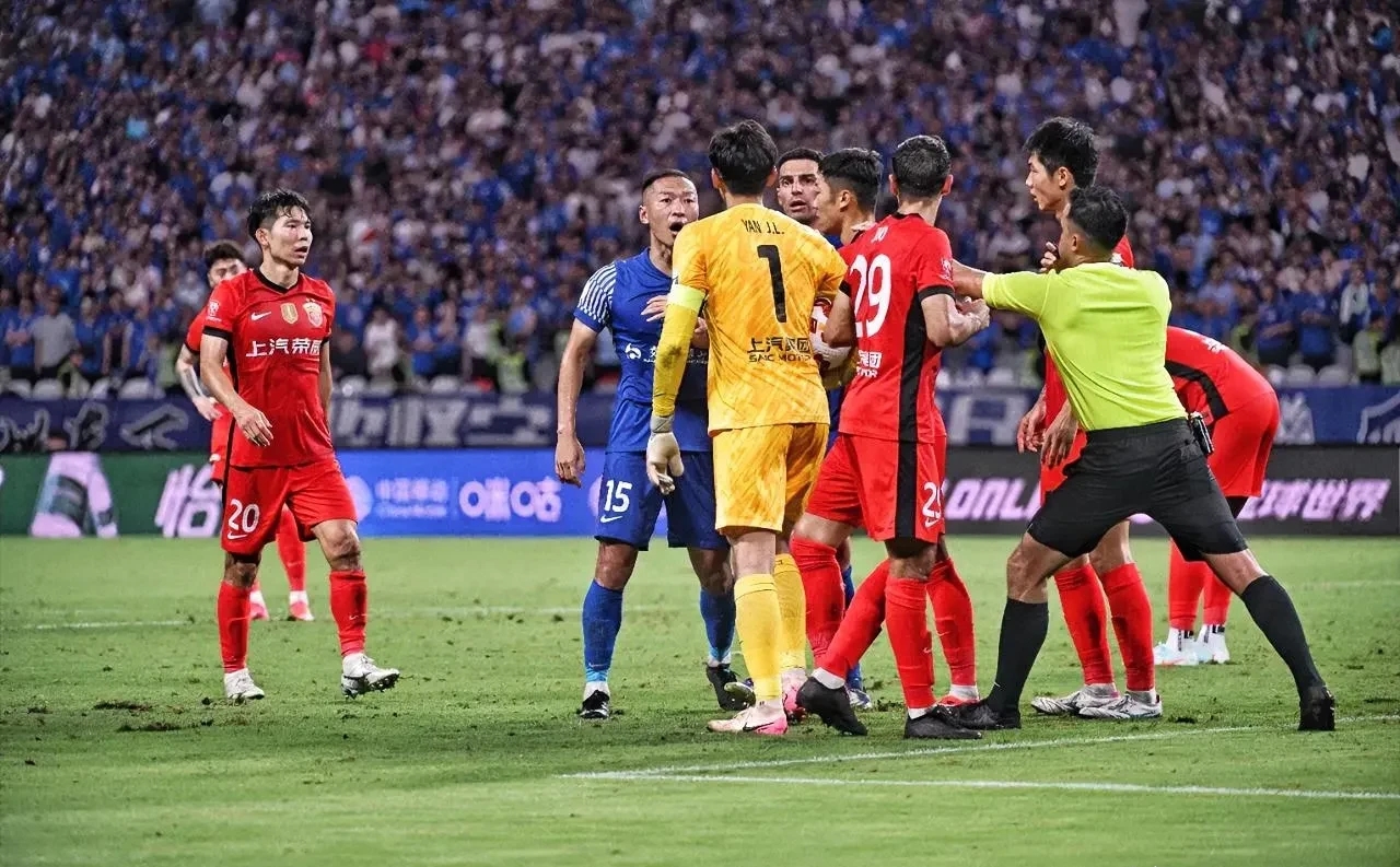 lol皮肤-转折点！上海申花完成体检；足总杯转会期攻防权衡；气氛紧张；身体对抗强度拉满的简单介绍