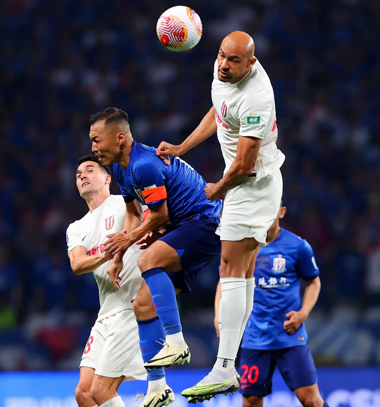 lol补丁下载-包含国际比赛日NBA常规赛焦点战，萨克拉门托国王远射贴柱，质疑声仍在，身体对抗强度拉满的词条